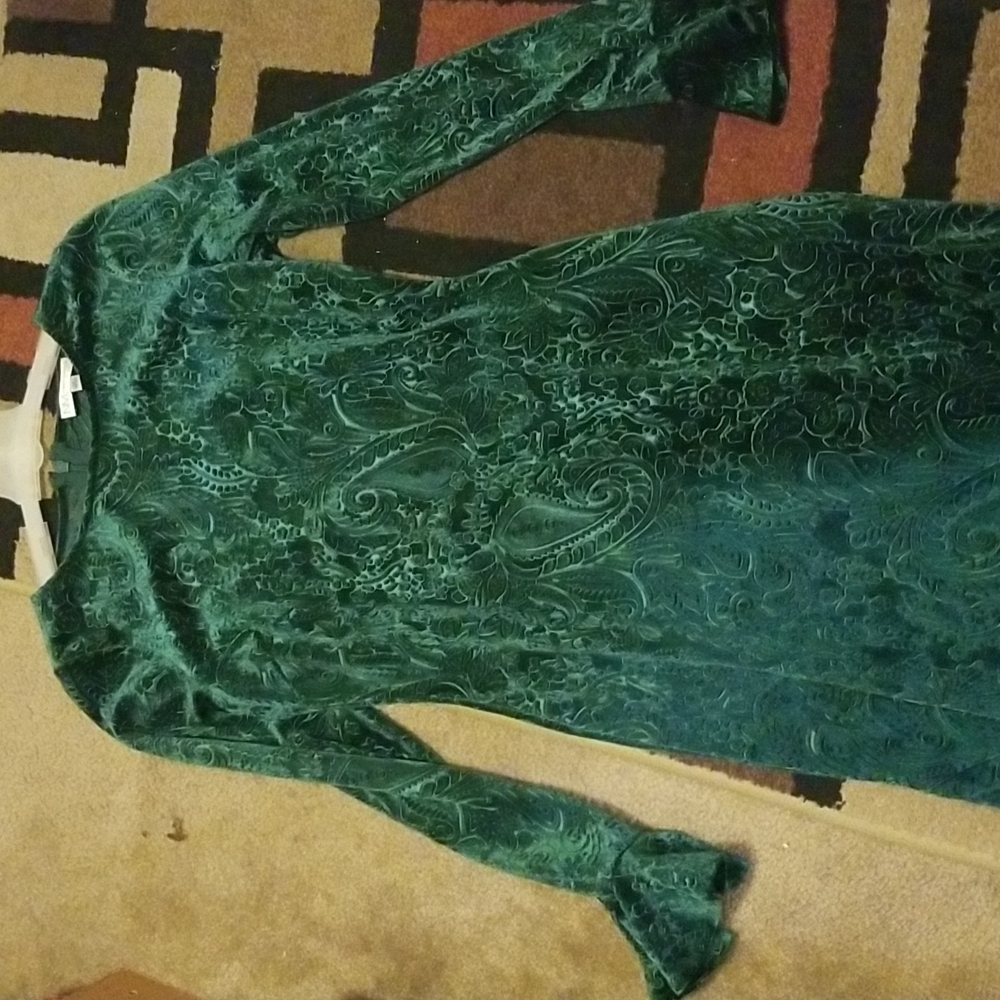 Neiman Marcus Green Velvet Elegant To-The-Knees Dress